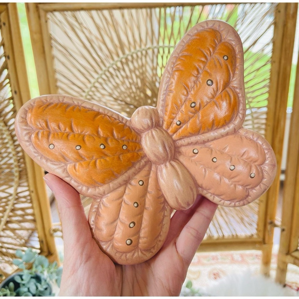 Set of 2 Vintage Retro Hand Painted Ceramic Quilted Look Butterfly Wall Hangings - Picture 4 of 4